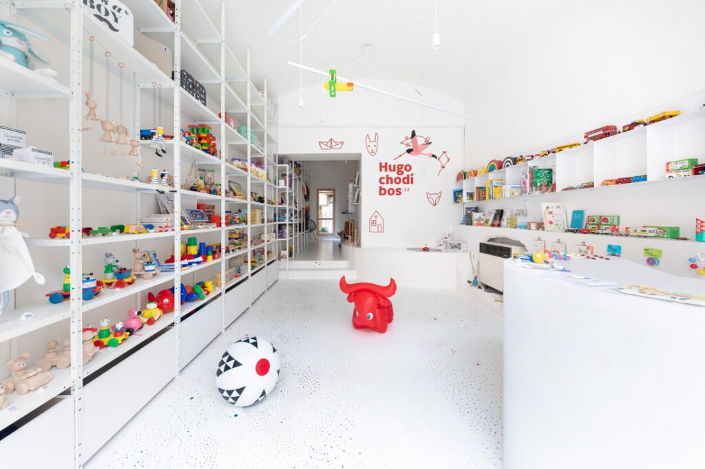 Hugo chodí bos – Letná