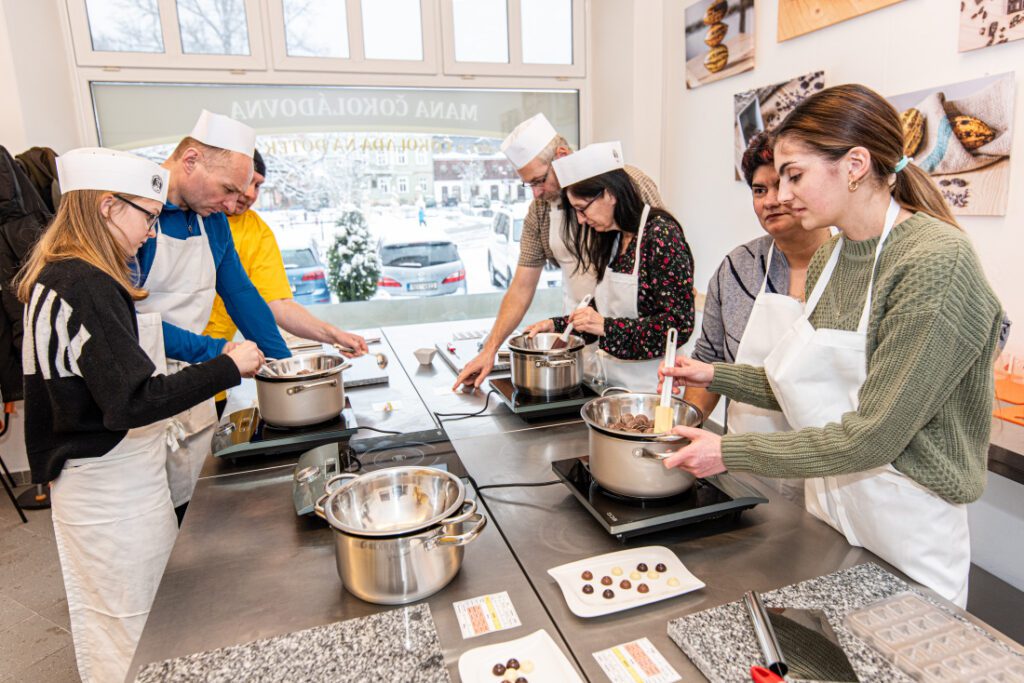 CEDROVATKA, sociální družstvo, MANA čokoládovna