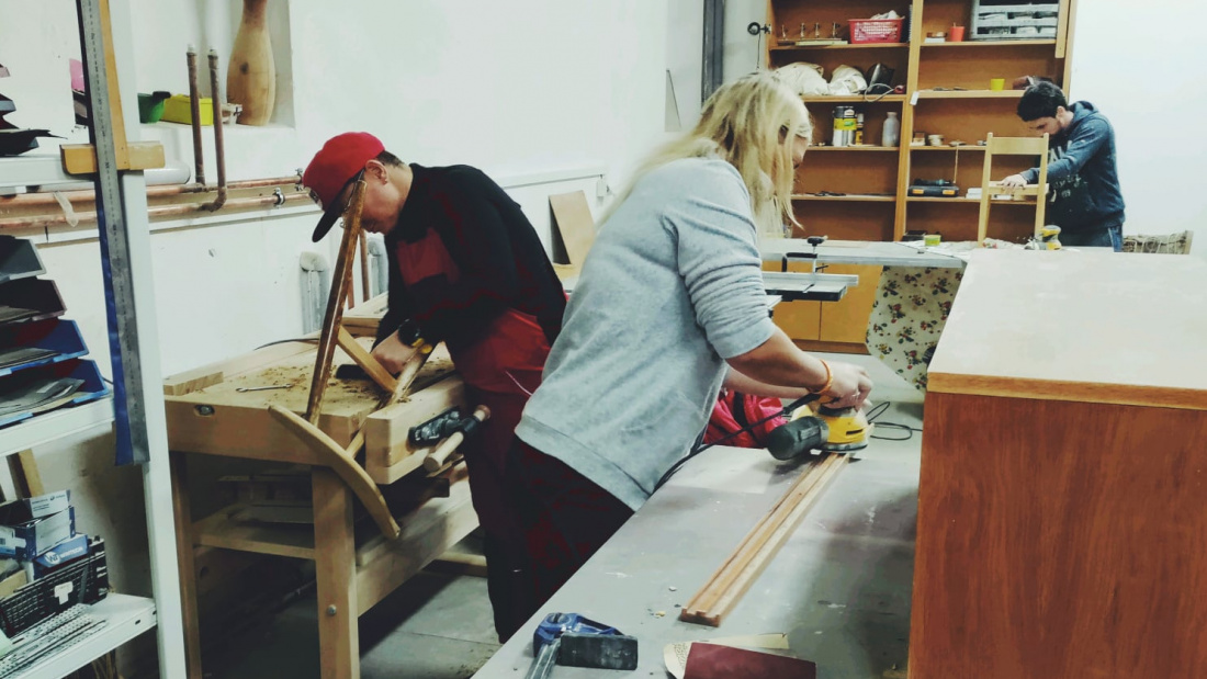 Kabinet ČB: re-use a nábytková dílna v Č. Budějovicích