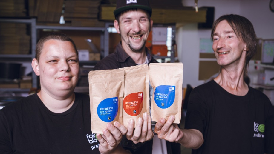 Jak se praží 100% férová káva?