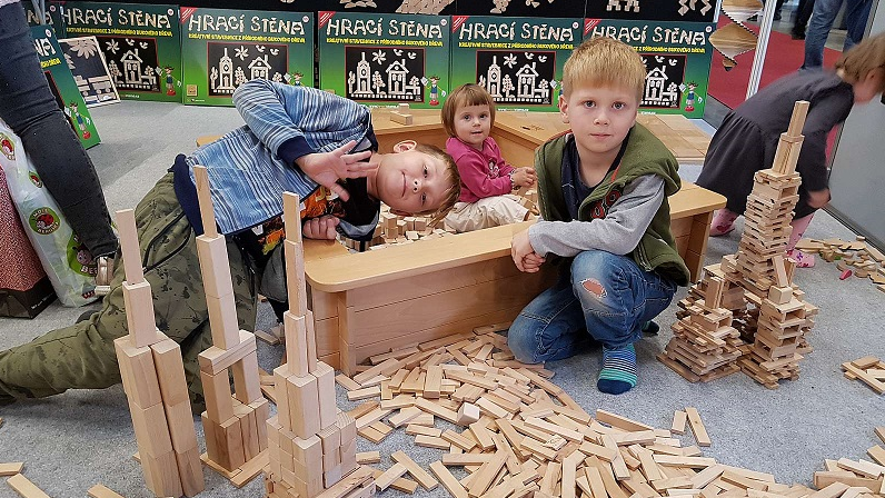 Hračky i zámecké parkety