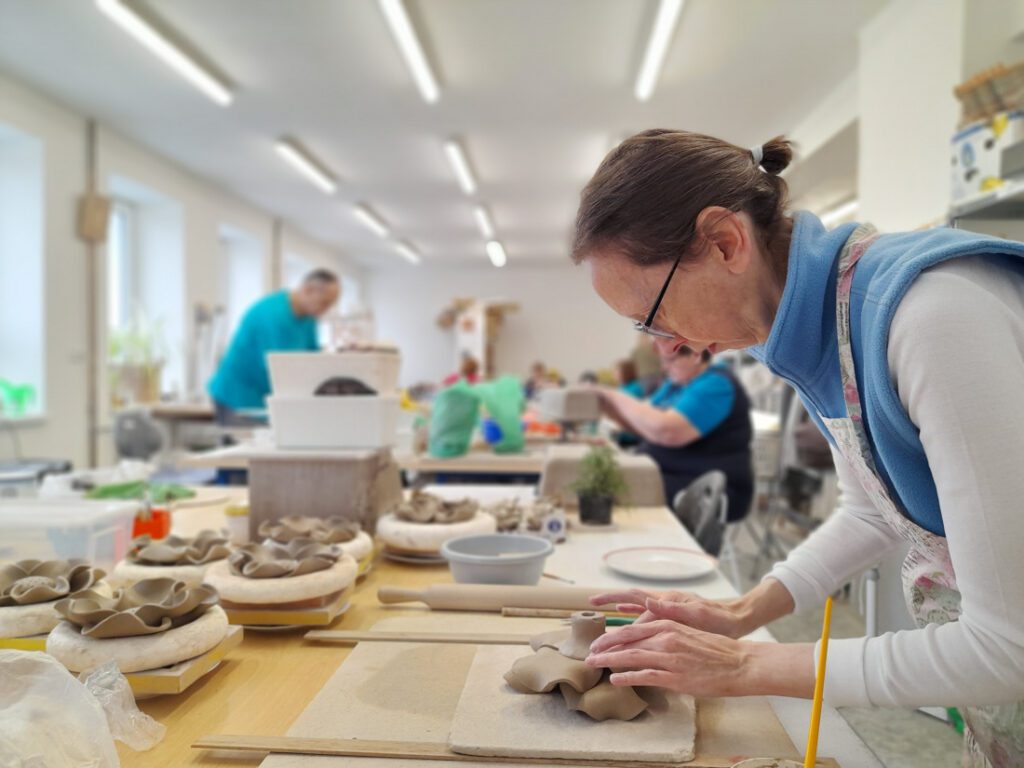 Chráněné dílny Charity Opava – keramická dílna