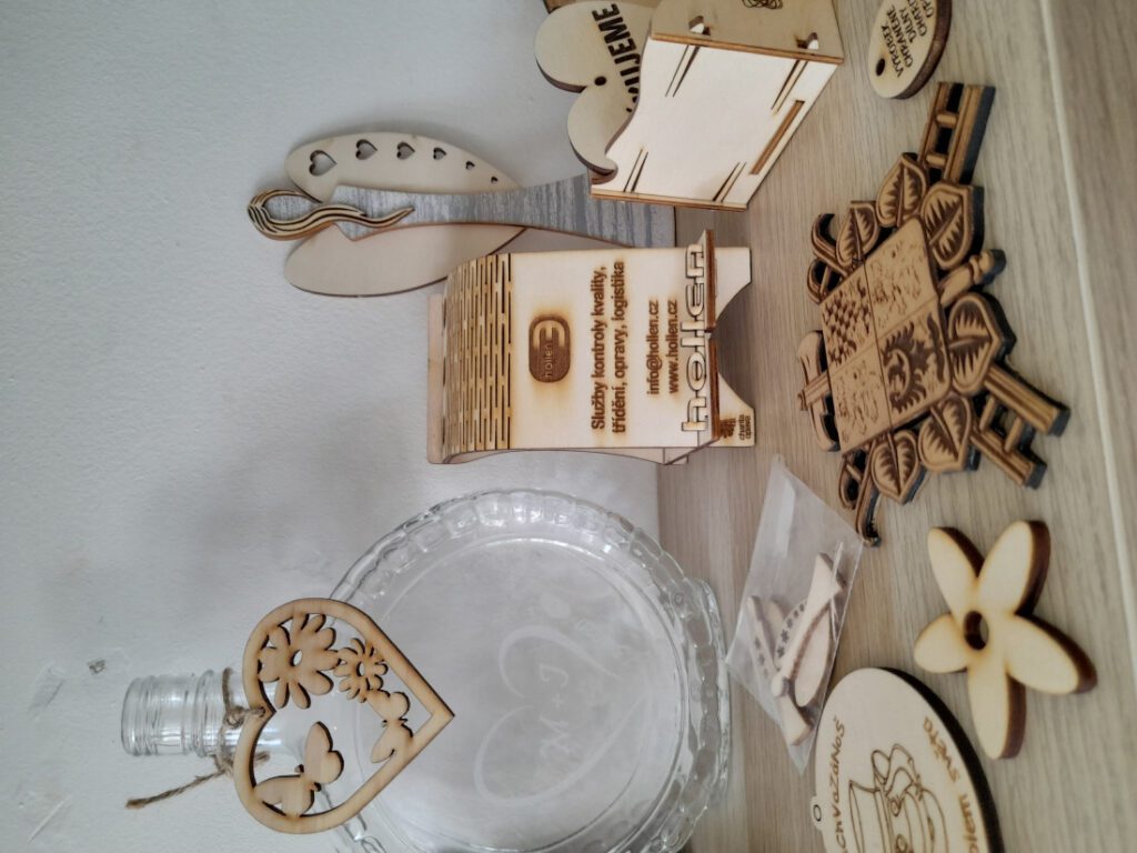 Chráněné dílny Charity Opava – vyšívací dílna, laser, potisk