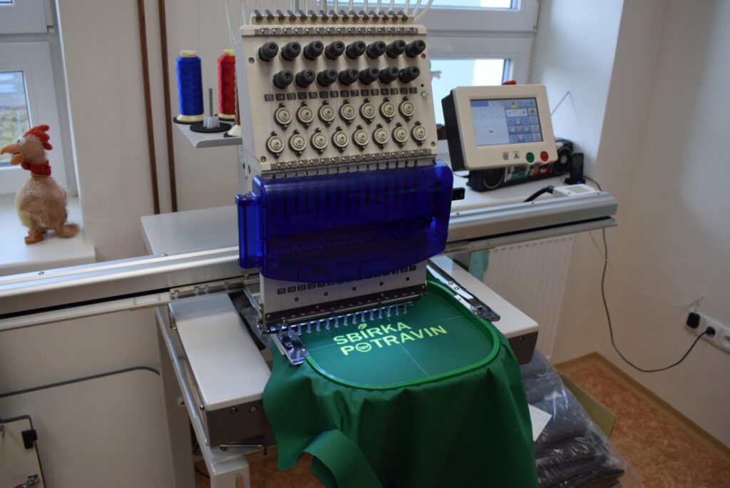 Chráněné dílny Charity Opava – vyšívací dílna, laser, potisk