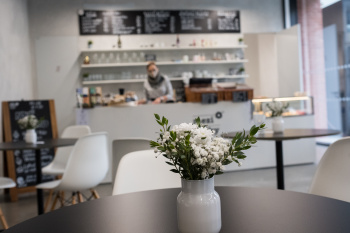 BISTRO MEZI ŘÁDKY (ÚMČ)