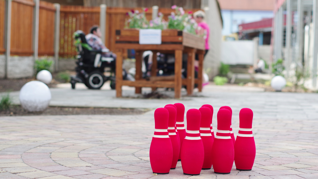 Pro-Charitu servis: podnik provoněný bylinami, kávou a historickými koly